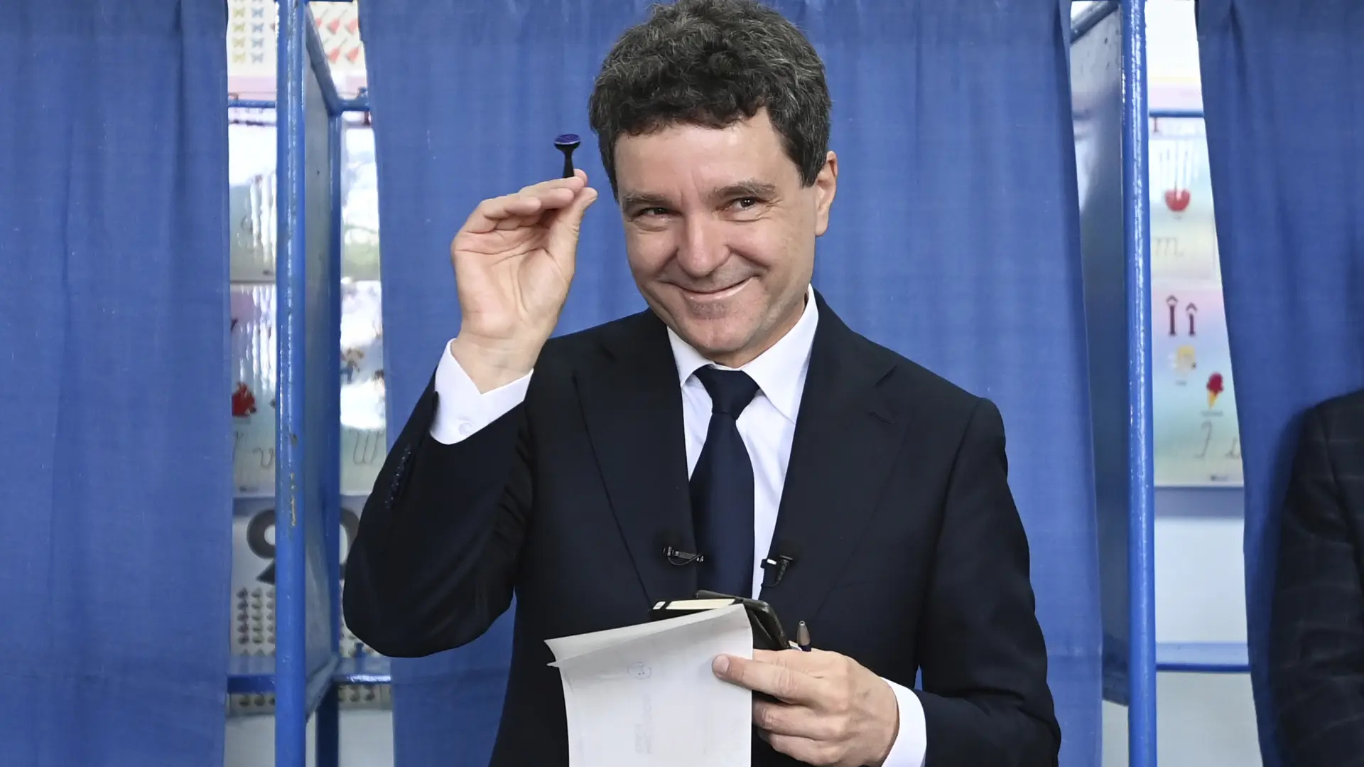 nikušor dan predsednik rumunije AP PhotoEduard Vinatoru tanjug-682b03ec9e6d6.webp