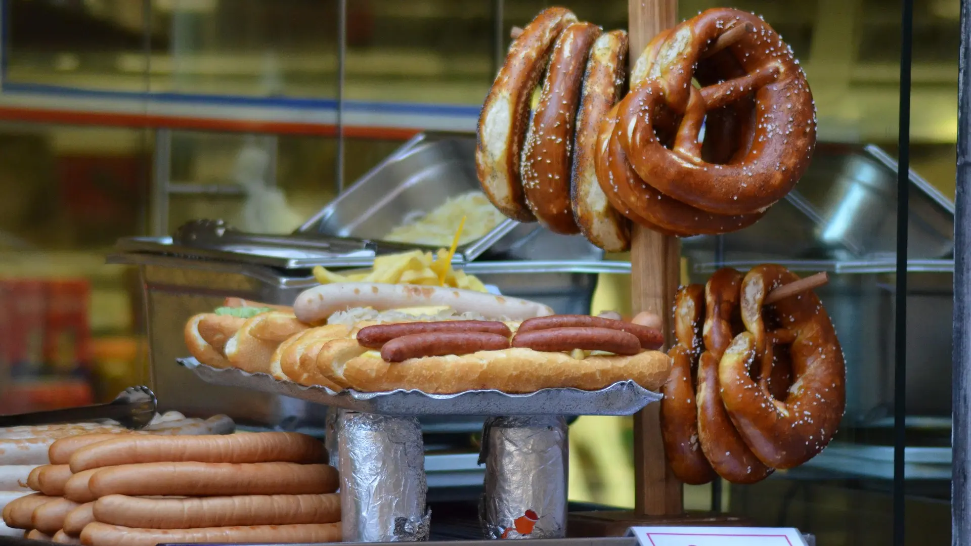 perece hrana kobasice hot dog viršle pixabay-682f2c6b404f2.webp
