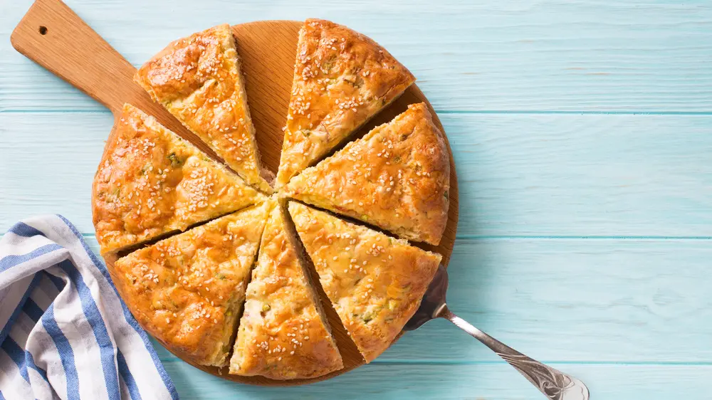 pita sa sirom, gibanica, zelje, zeljanica, burek - shutterstock - annata78-681726f57607b.webp