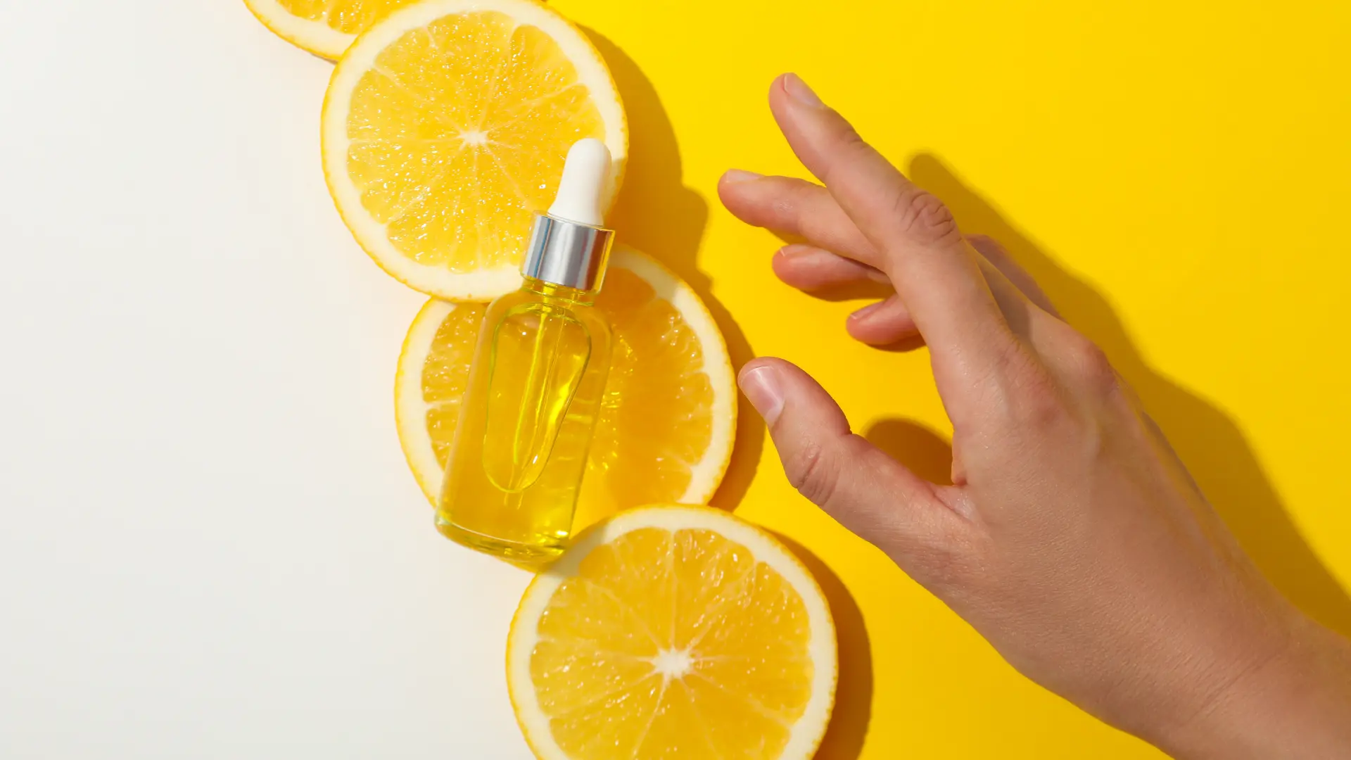 shutterstock_2366267749 limun pomorandza serum vitamin c-6818a587e6425.webp