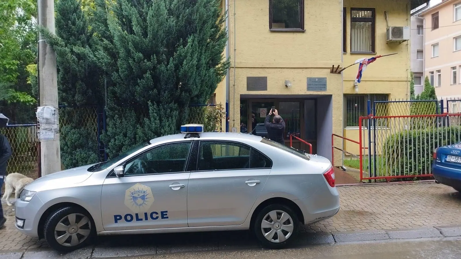 tzv kosovska policija upala u Nacionalnu službu za zapošljavanje u Kosovskoj Mitrovici. 16 maj 2025 - FOTO TANJUG STR (1)-68270068ad5ab.webp