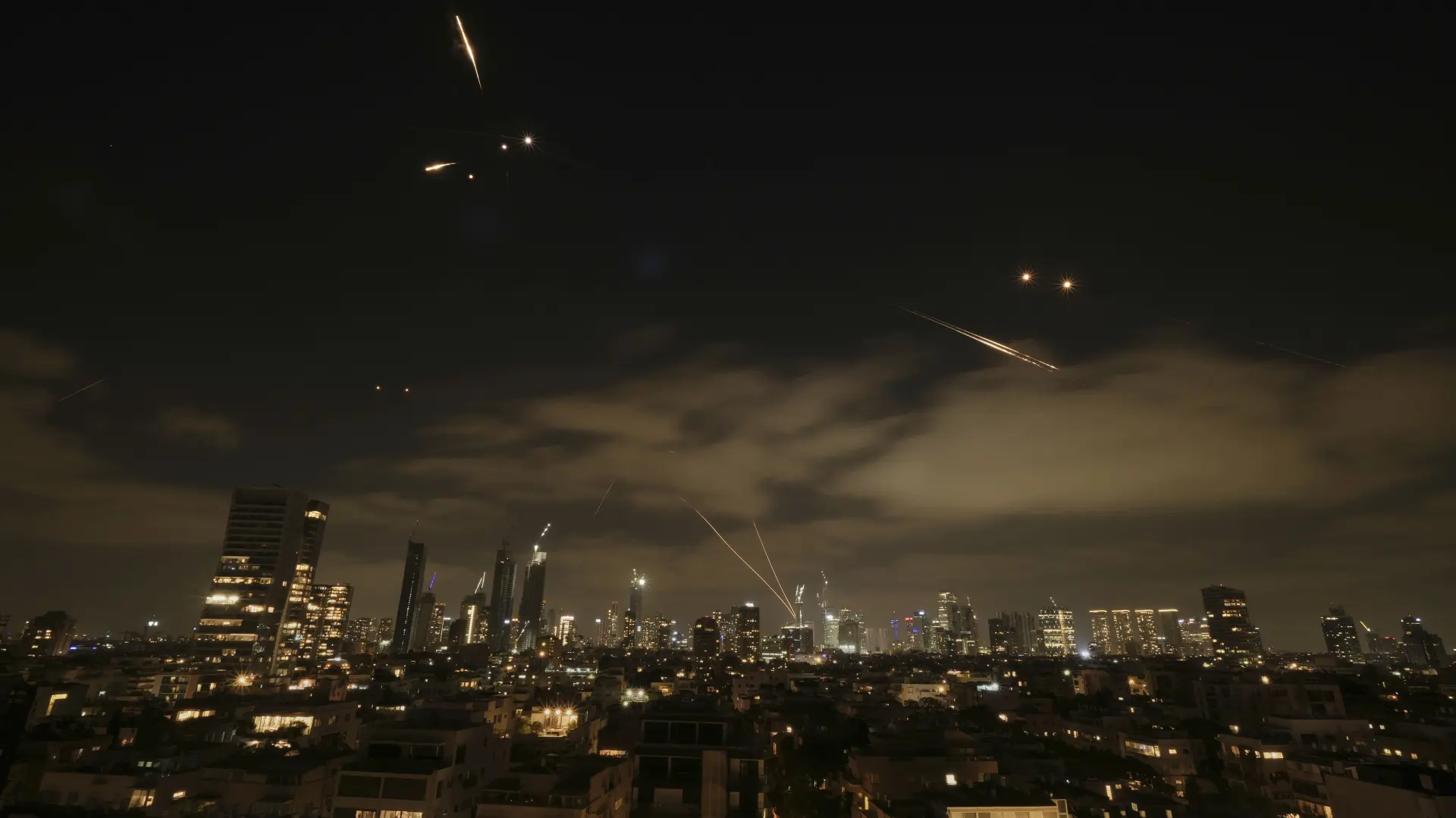Tan2025-06-1519572703_4 tel aviv izrael iranski napad AP PhotoLeo Correa zlatna kupola-684f14d47680e.webp