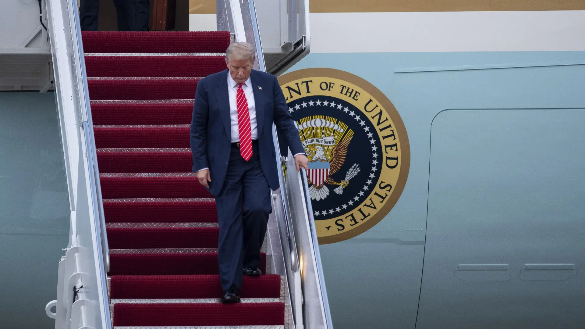 Tan2025-06-2602081877_0 donald tramp AP PhotoCliff Owen-685ce31cbe8bd.webp