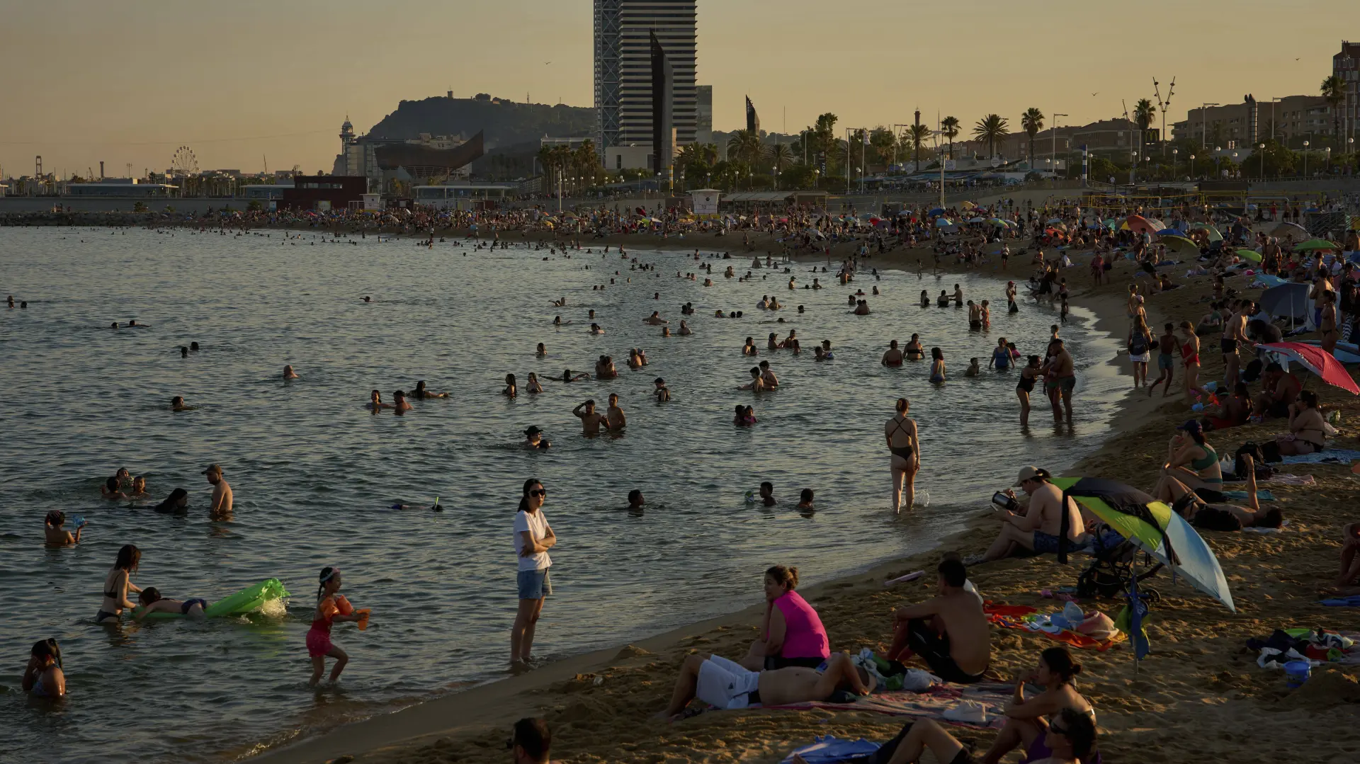 Tan2025-06-2921481518_3 spanija plaza leto AP PhotoEmilio Morenatti-686224968f7c1.webp