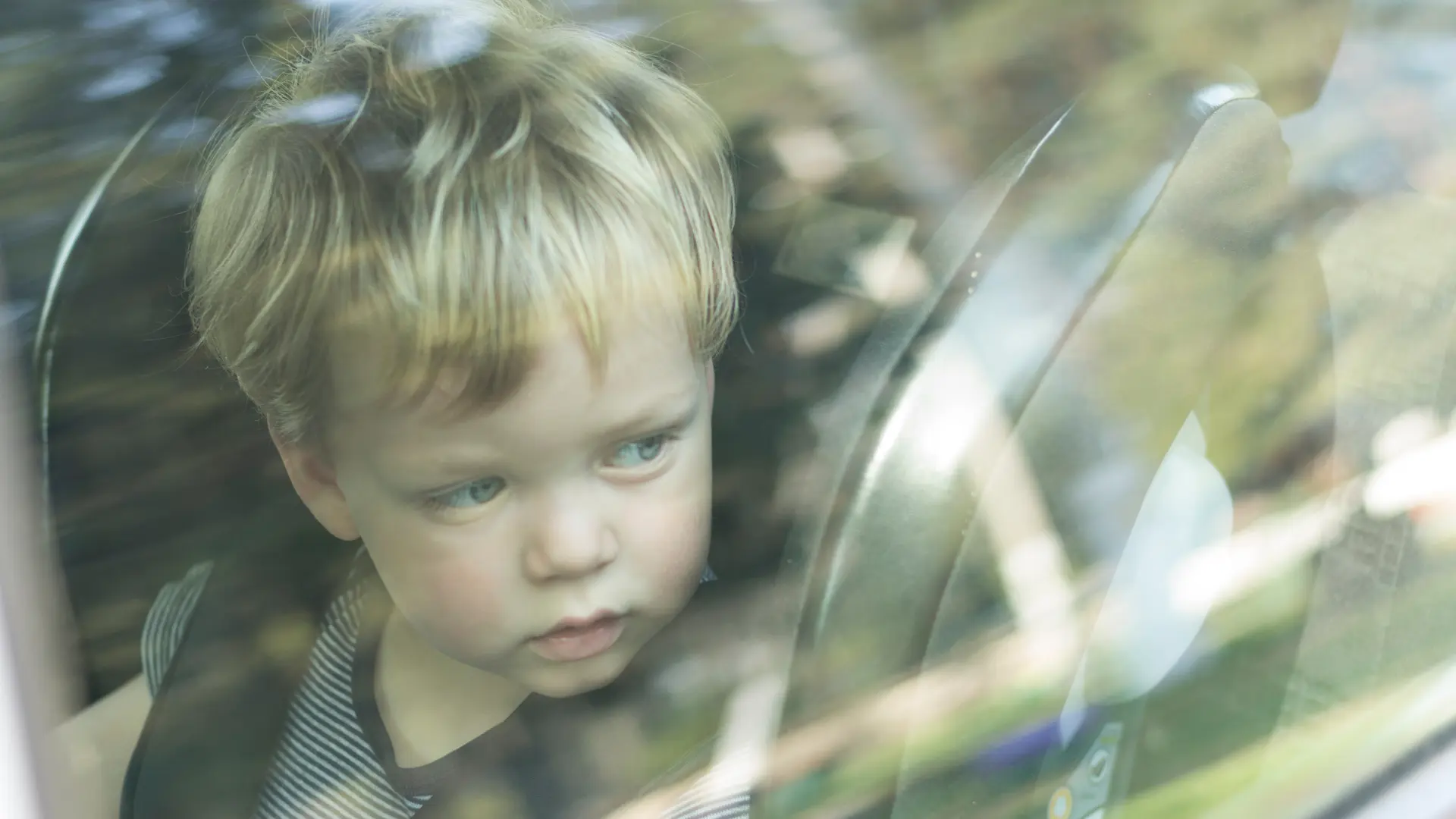 beba u automobilu automobil dete shutterstock-685a96284bf62.webp