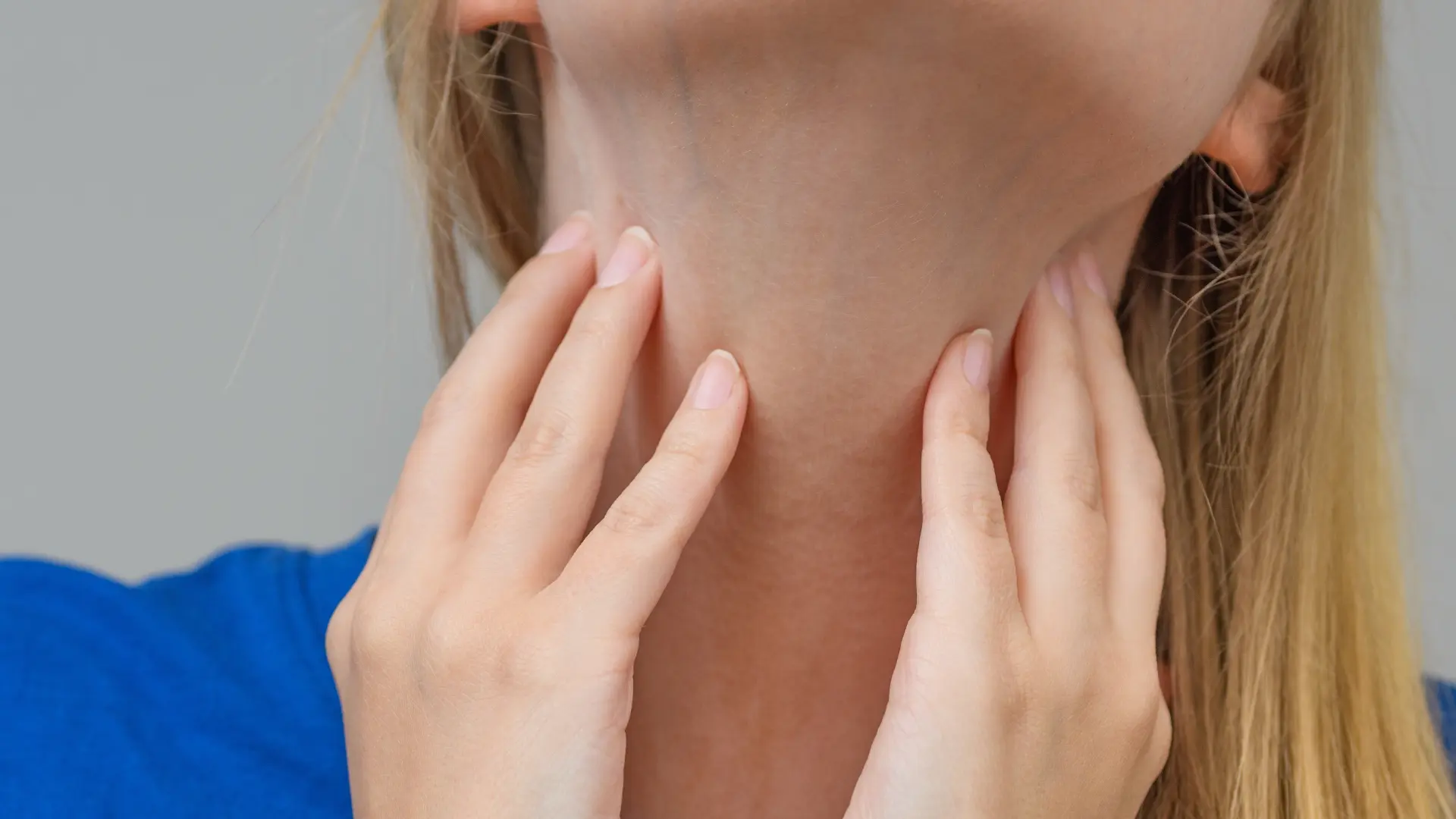 mononukleoza upala grla štitna žlezda vrat shutterstock-685c1a7e554e6.webp