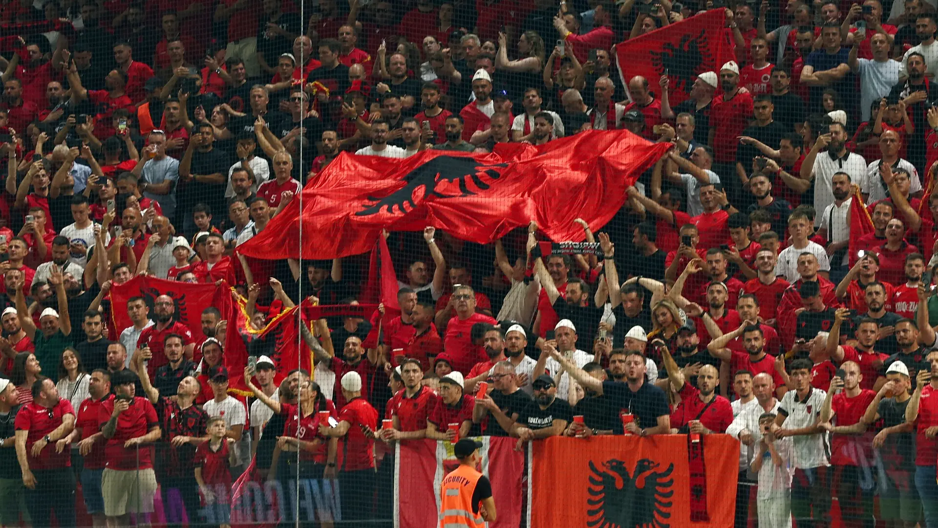navijači albanije, fudbalska reprezentacija albanije - 7 jun 2025 - Reuters-68449cc44dd26.webp