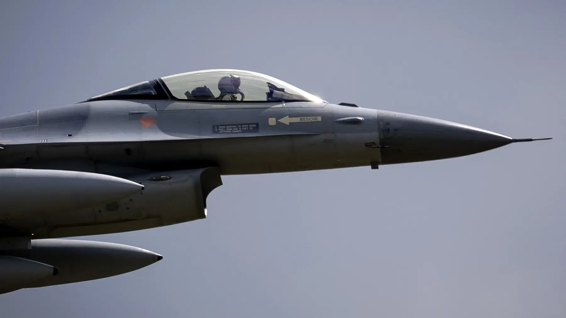 profimedia-1003548755 ukrajinski F-16 borbeni avion rat u ukrajini-6860def6bee22.webp