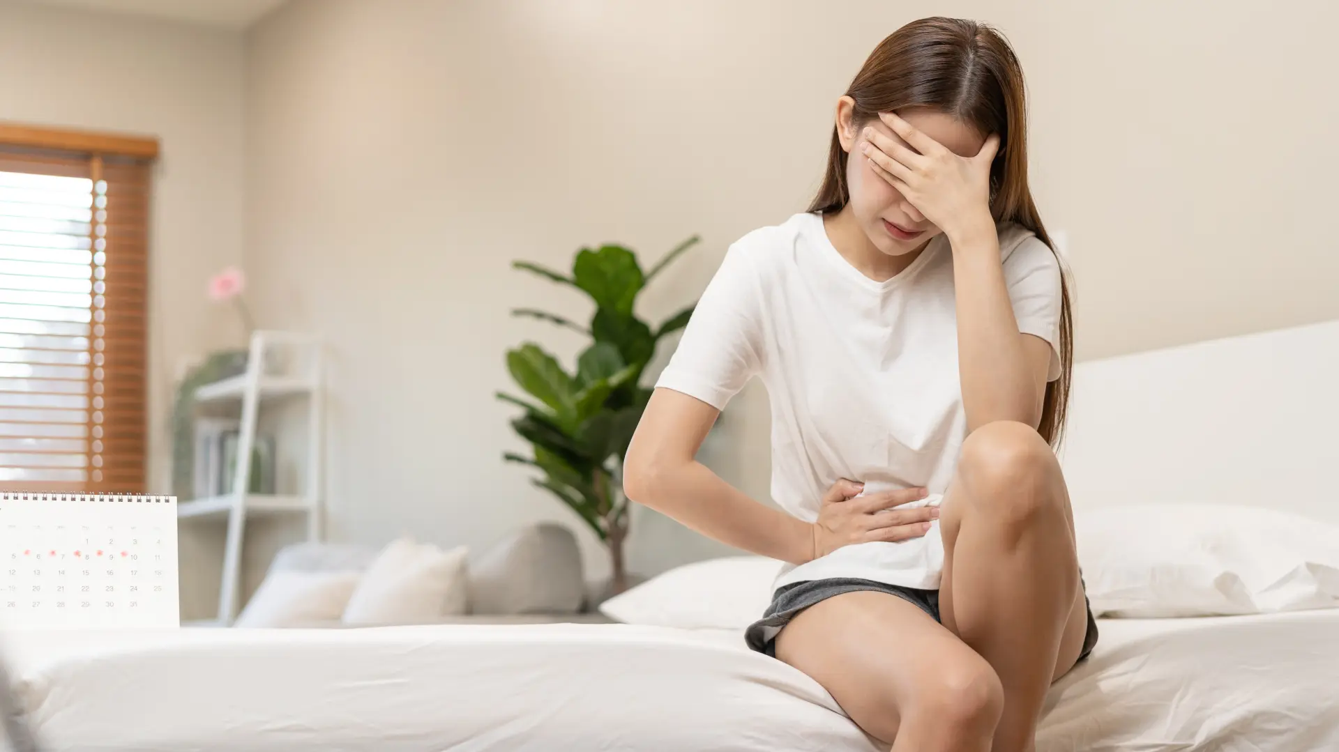 shutterstock_2123824466 PMS menstruacija bol u stomaku stomak glava bolobi leto-684c1b6de0299.webp