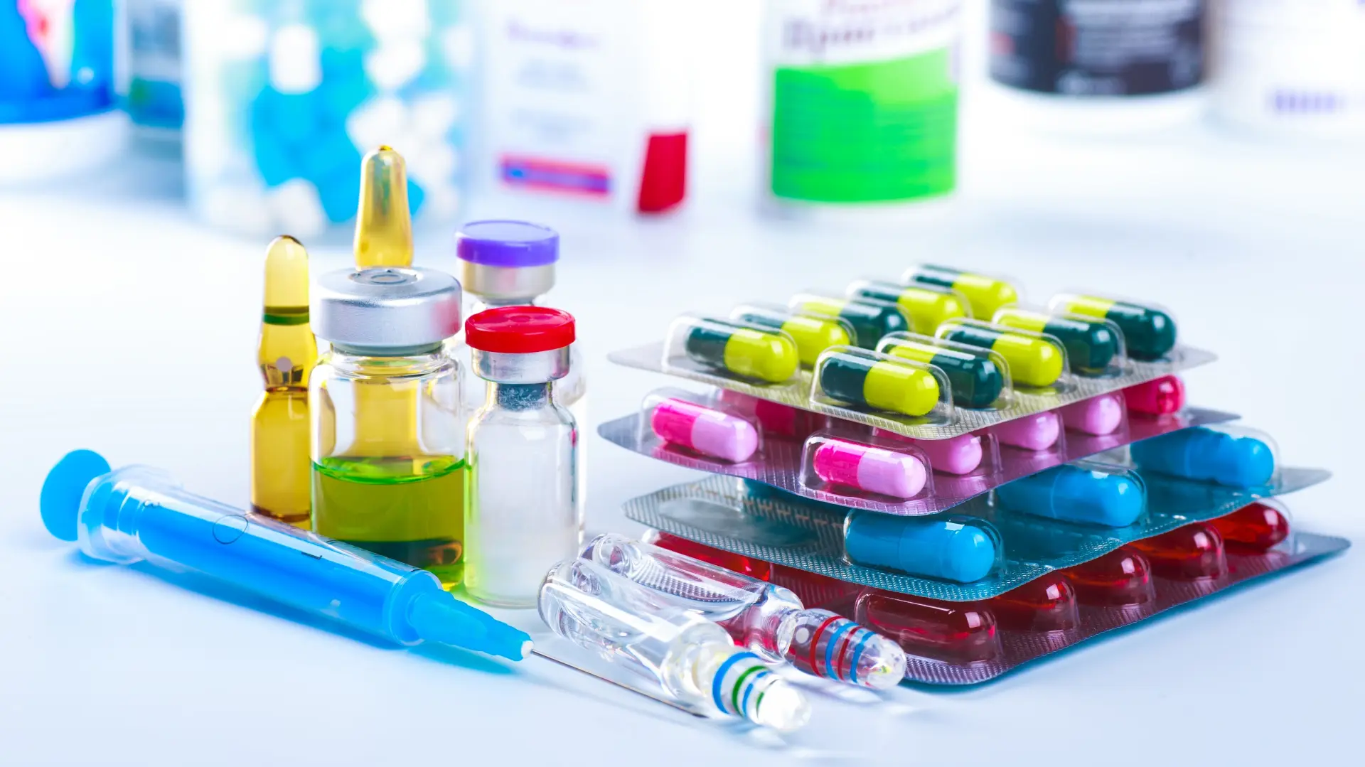 shutterstock_2392528711 antibiotik lekovi vakcina tablete medicina medikamenti bolest-68497b38713b4.webp