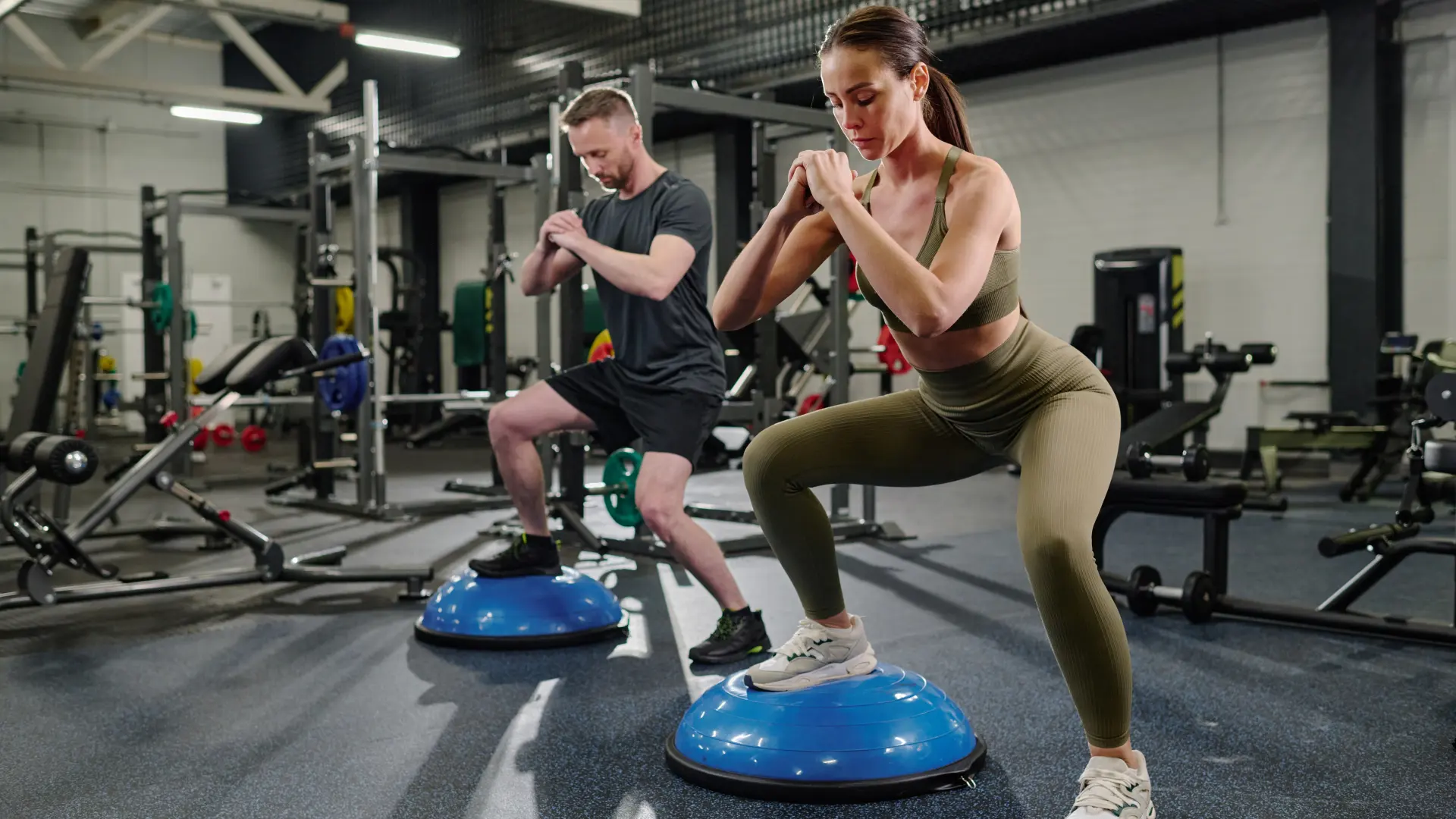 shutterstock_2506353417 HIIT trening teretana vežbanje gym-68528b6c36ca7.webp