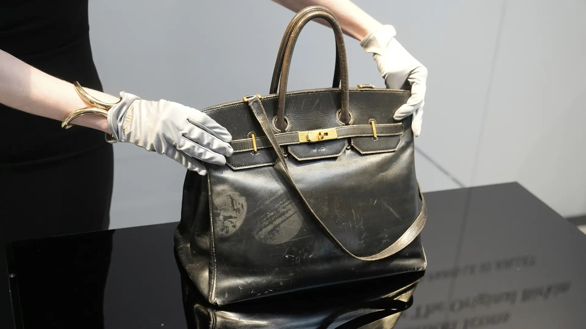 Originalna i unikatna Birkin torba prodata na aukciji za sedam 7 miliona evra - 10 jul 2024 - Tanjug AP Photo Michel Euler-686fff7f0b2e6.webp