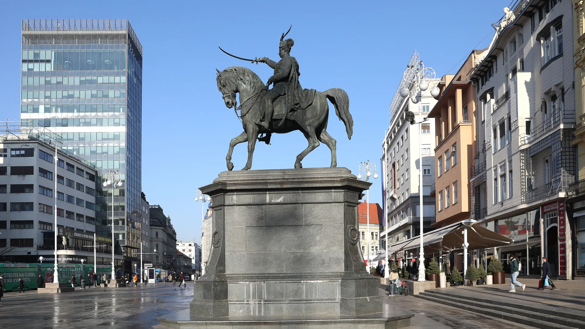 Patrik MacekPIXSELL zagreb hrvatska trg bana jelačića-6878c20754d45.webp