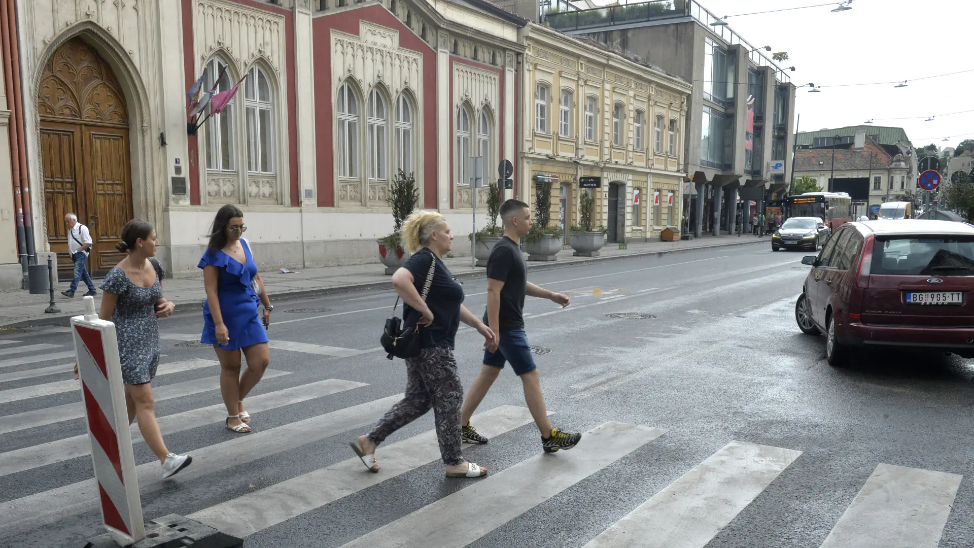 Tan2025-07-0815472044_2 zemun glavna prelaz pesacki ljudi beograd rade prelic-686e060158057.webp