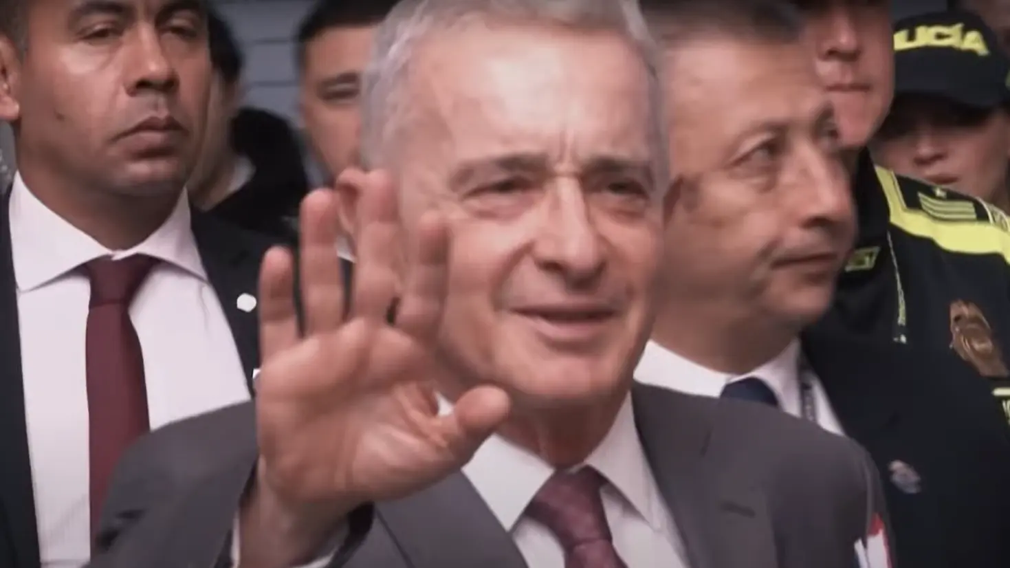 alvaro uribe - Printscreen Youtube El Espectador-688881663f1b2.webp