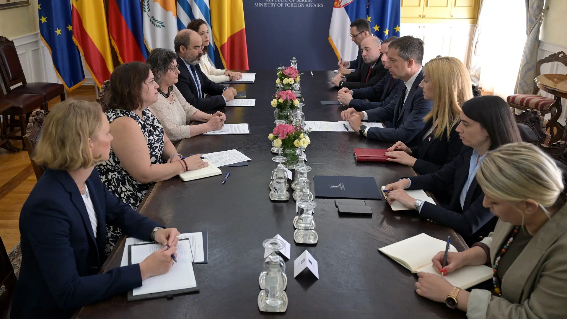 marko đurić sa diplomatama grčke, kipra, rumunije, slovačke i španije, 23 jul 2025 - TANJUG MSP-688104181fabf.webp