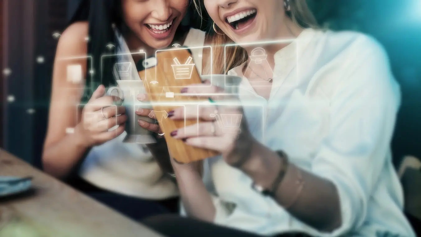 onlajn kupovina, internet kupovina, veštačka inteligencija, žene - shutterstock_2383290059-68814103186aa.webp
