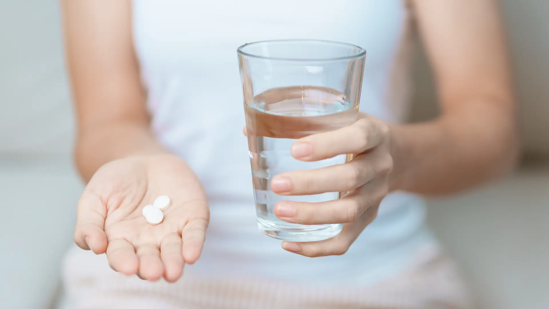 shutterstock_2467517789 paracetamol lekovi voda tableta lek tablete bolest vitamini-688a3a779248e.webp
