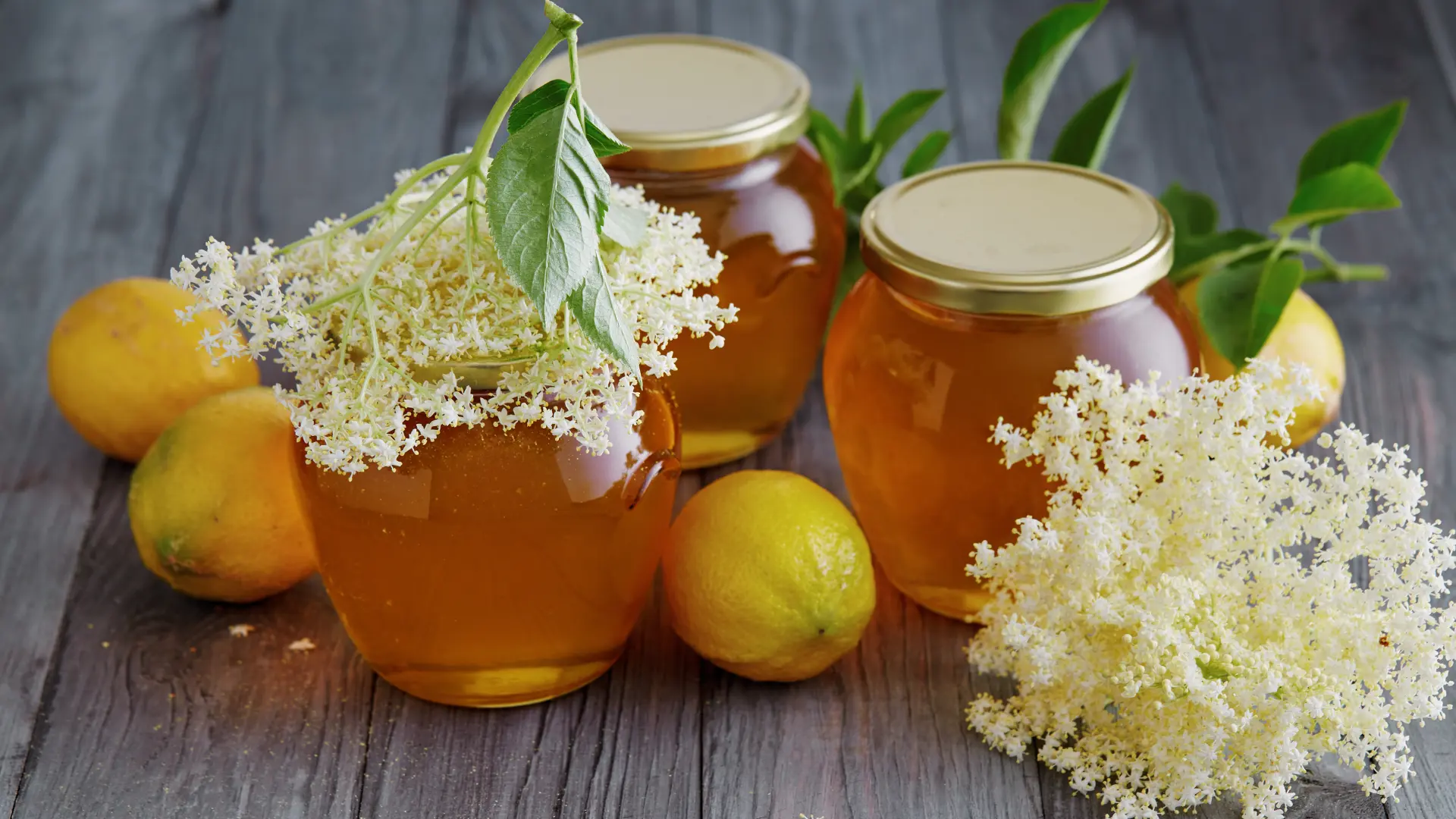 shutterstock_645752851 zova džem od zove med honey-688a1814698db.webp