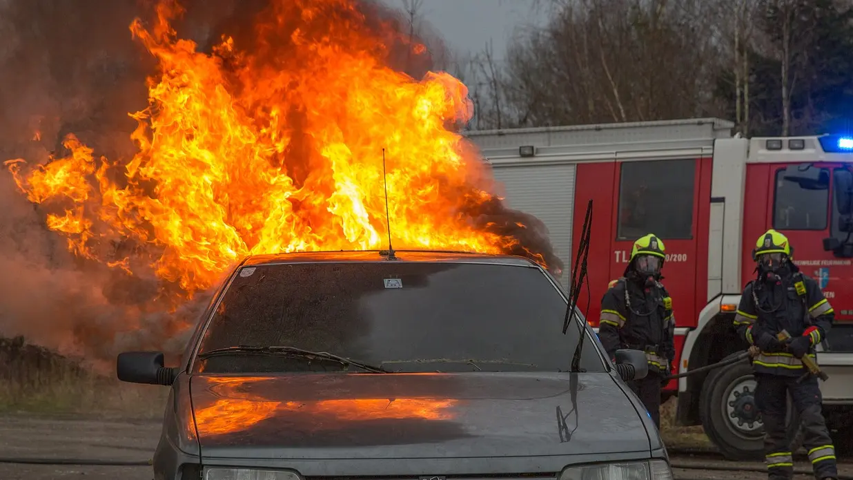 zapaljen automobil požar u kolima pixabay-687535197b4f4.webp