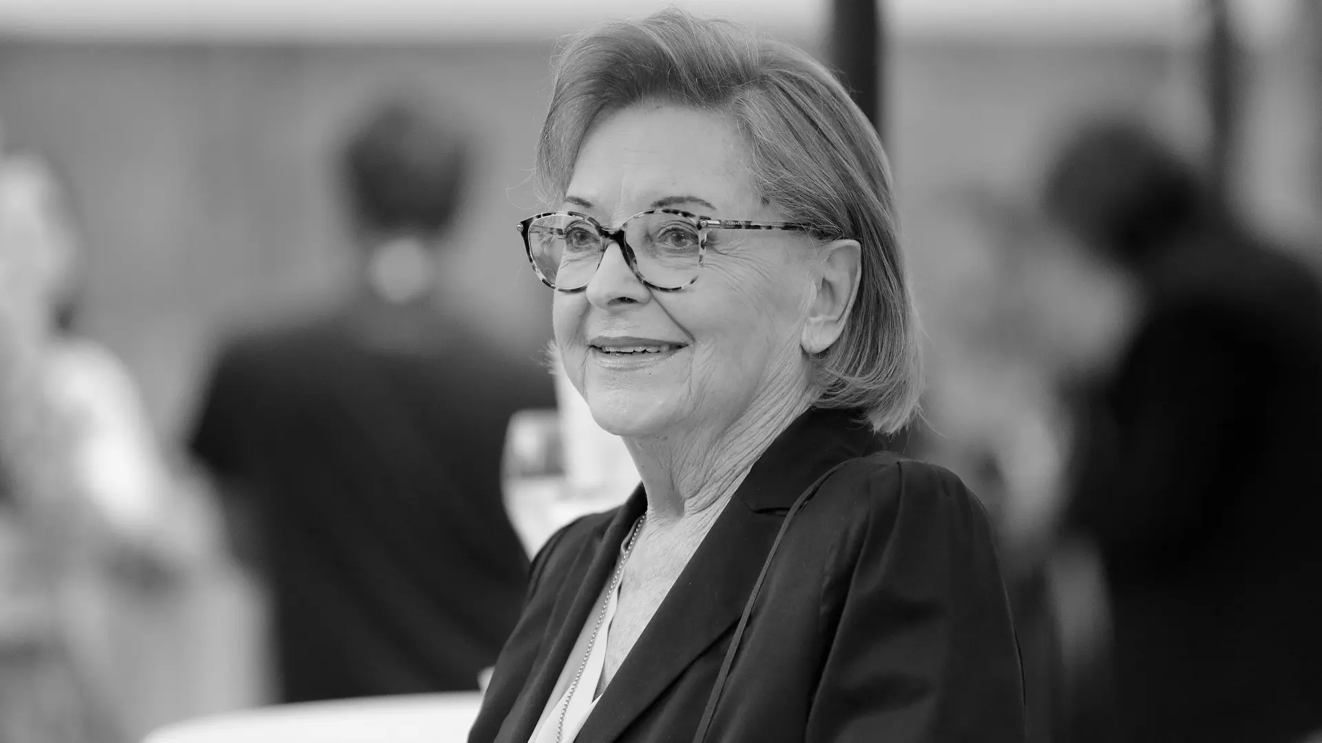 Emica ElvedjiPIXSELL  gabi novak-689b0d3ad9f99.webp