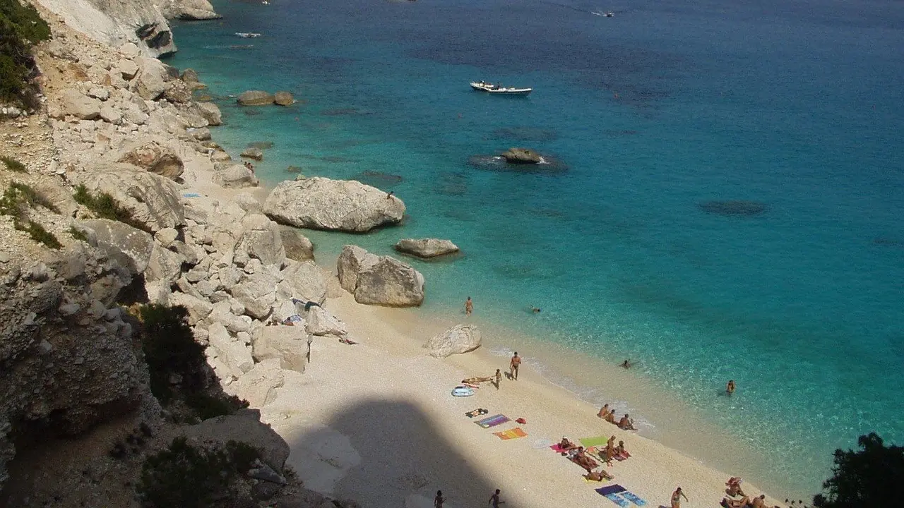 Sardinija, plaža, letovanje, more-689b59143b38a.webp