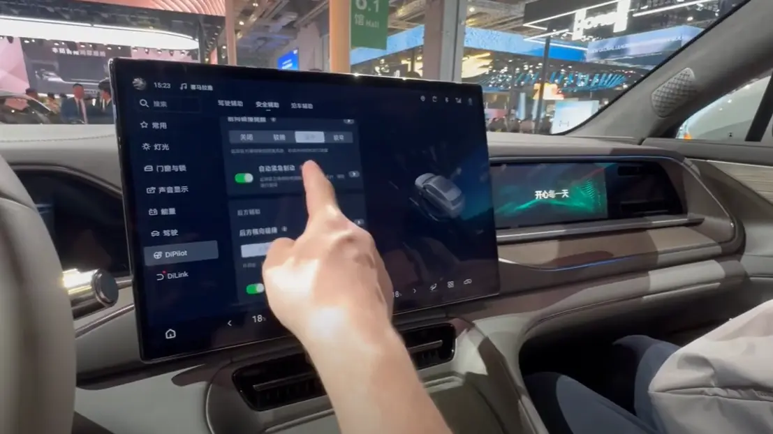 byd tablet - Printscreen Youtube Marek Pi-689b59720e4b9.webp