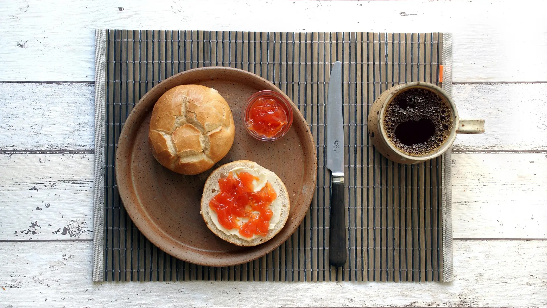 doručak kafa hleb namar puter džem pixabay-6897613459334.webp
