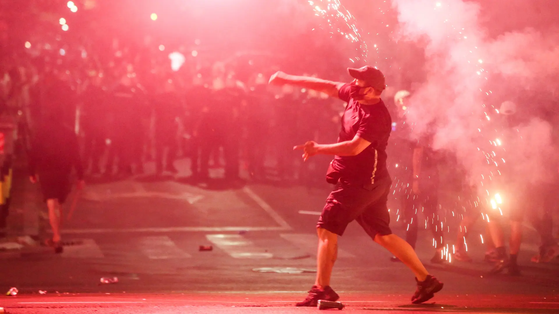 napad na policiju u beogradu, protesti, nemiri, neredi, nasilje, beograd - F. S. ATAImages 14, avgust, 2025-689f416d8239c.webp