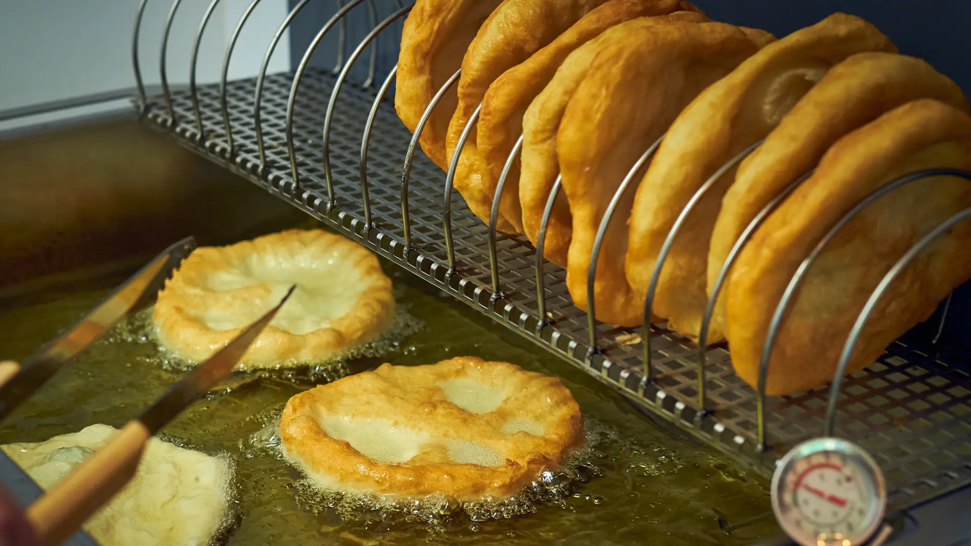 poderane gaće uštipci fritule shutterstock-68b444bae6605.webp