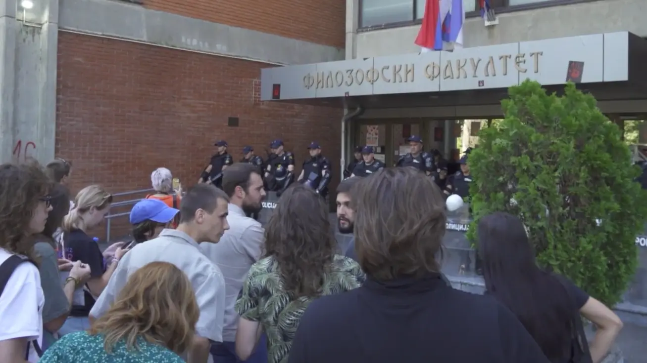 policija, filozofski fakultet u novom sadu, protesti, studenti, novi sad - 27 avg 2025 - foto Tanjug Tanjug video 2-68af17fc54b9a.webp