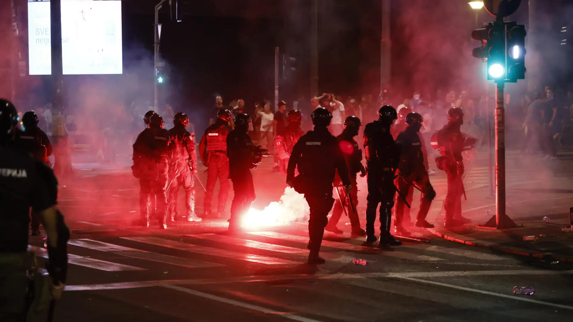 protesti u beogradu, napad na žandarmeriju, žandarmerija, beograd - 14 avg 2025 - TANJUG MARKO ĐOKOVIĆ-689e44ee704d4.webp