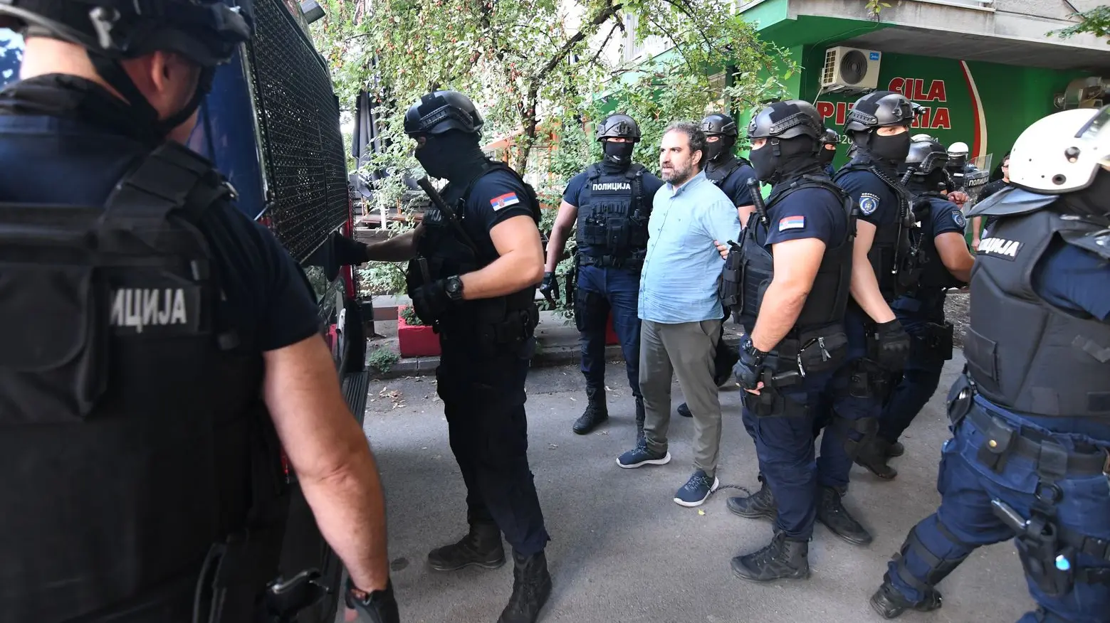 radivoje jovović, privođenje radivoja jovovića, novi sad - 19 avg 2025 - TANJUG GORDANA JOVIĆ ATLAGIĆ (1)-68a5d9e85ab32.webp