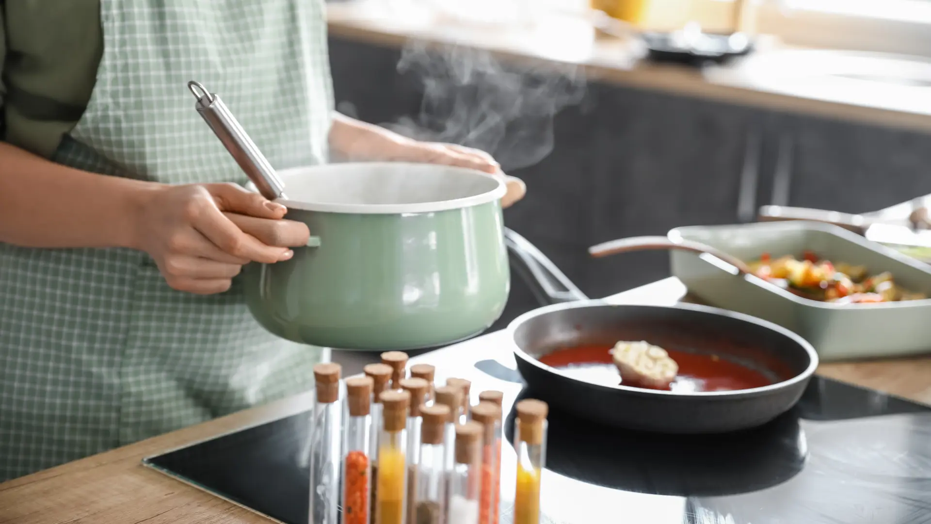 shutterstock_2060062019 kuvanje kuhinja kuvar domaćica supa čorba ručak hrana šerpa-68973f8bafbd2.webp
