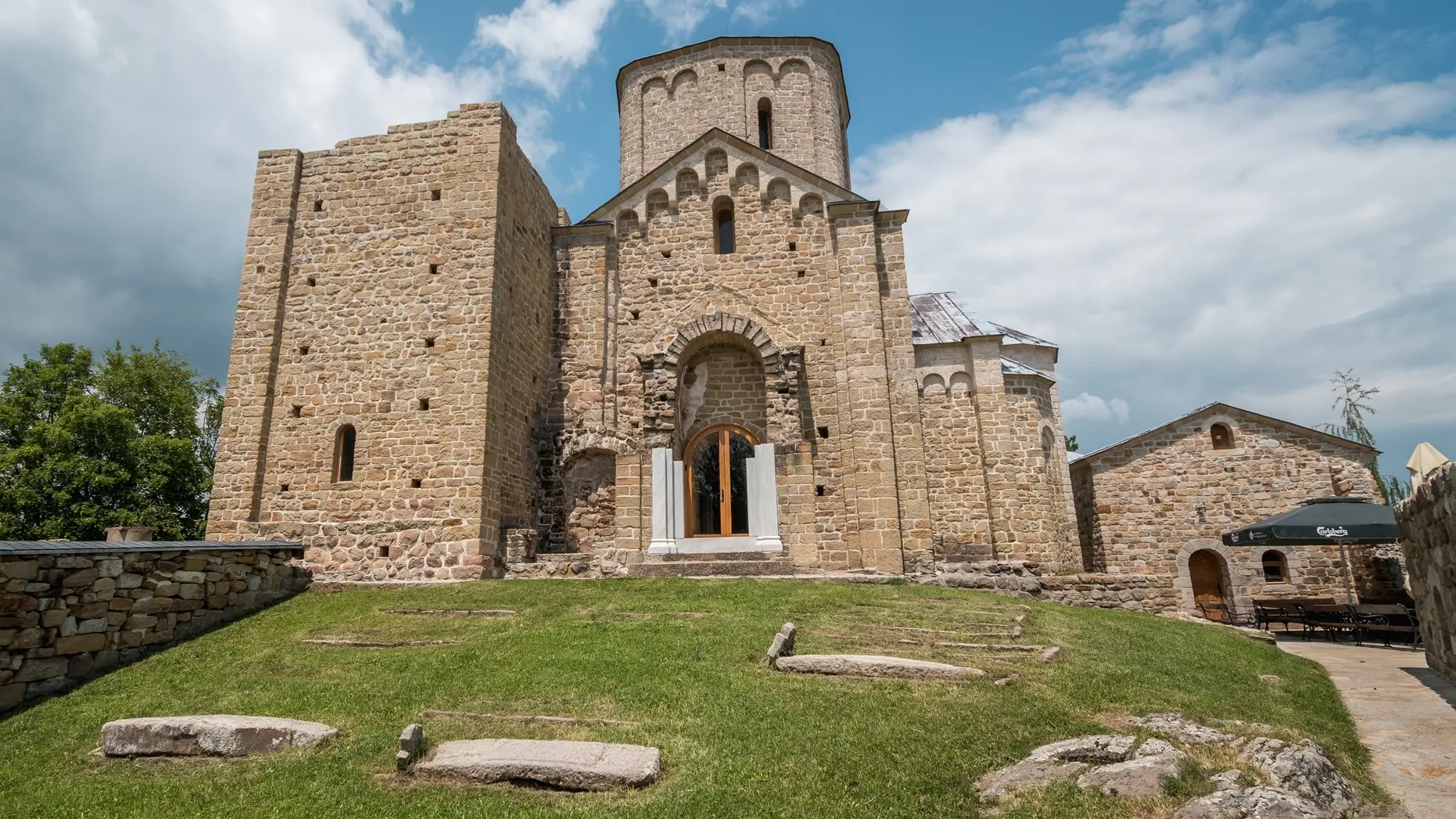 đurđevi stupovi - shutterstock_1857487099-68d59e64d7ba0.webp