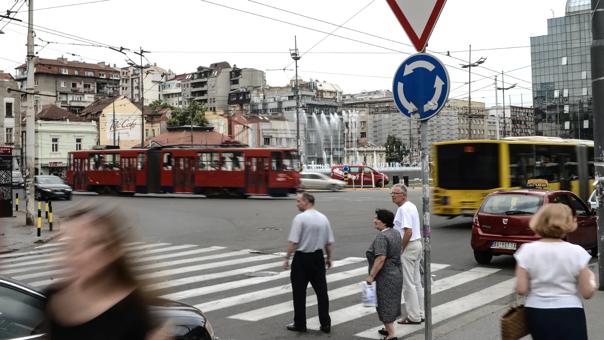 Slavija, saobraćaj Beograd, pešački Slavija, pešaci, saobraćaj, ulica, ATA Images-68c3ed9bdd24f.webp