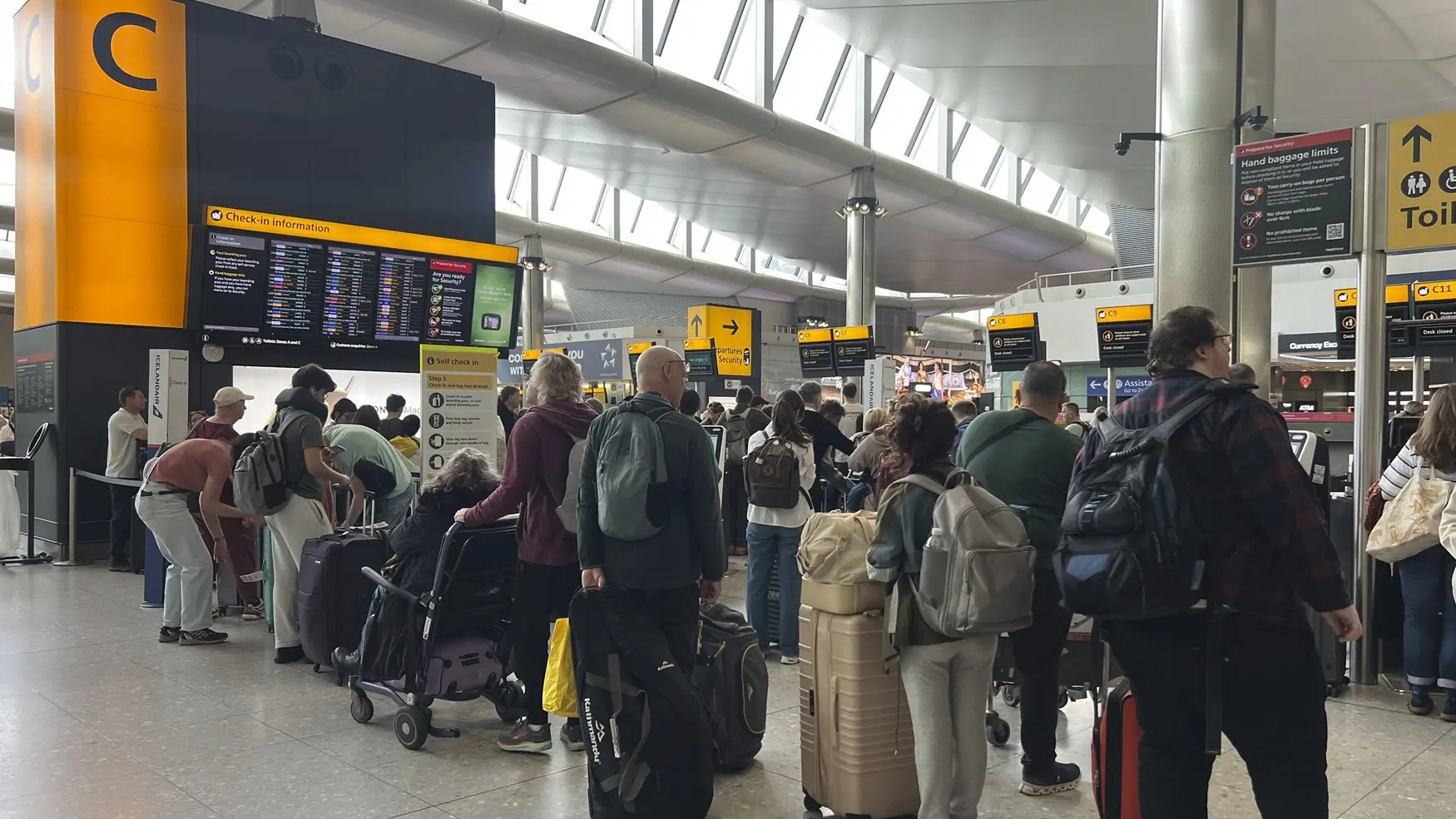 aerodrom hitrou, sajber napad, otkazivanje letova - septembar 2025 - Maja Smiejkowska PA via AP - AP25263431874483-68cff7049067d.webp