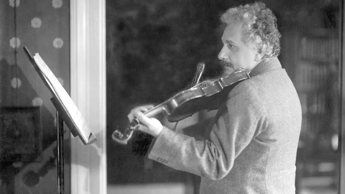 albert ajnštajn, violina - profimedia-0674843658-68bc72e74e164.webp