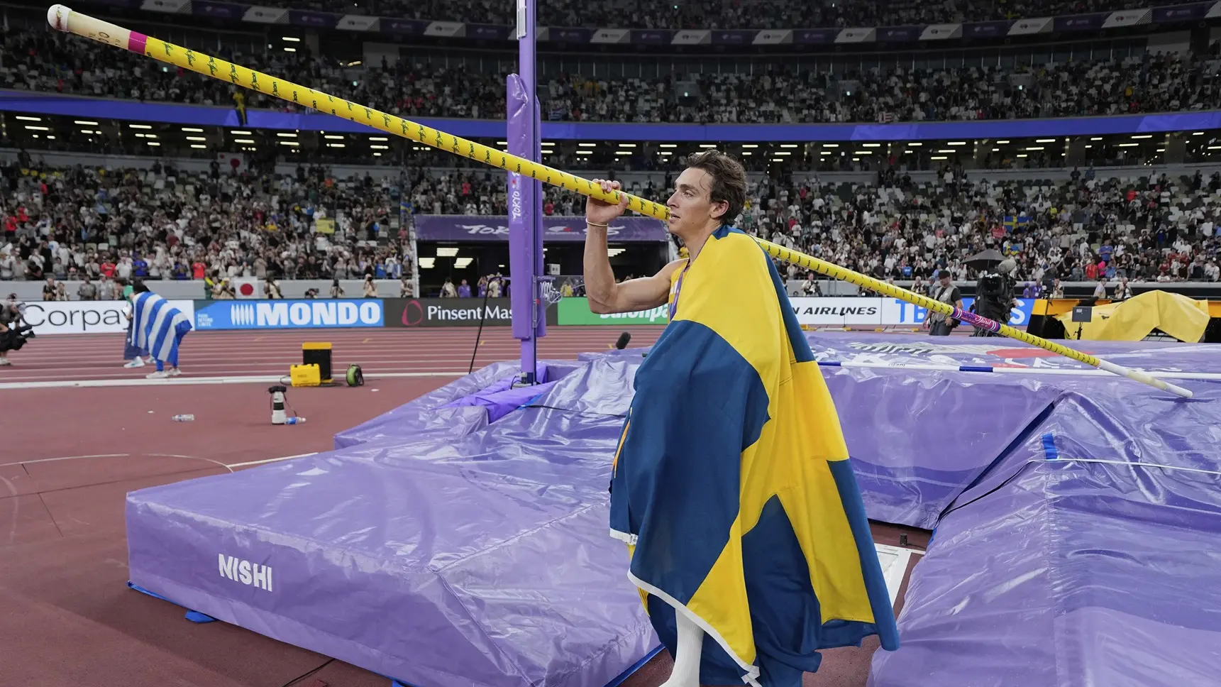 armand duplantis, svetski rekord na sp u tokiju, tokio - 6,30 metara - 15 sept 2025 - AP Photo Ashley Landis - AP25258514113734-68c820dc1ddf1.webp