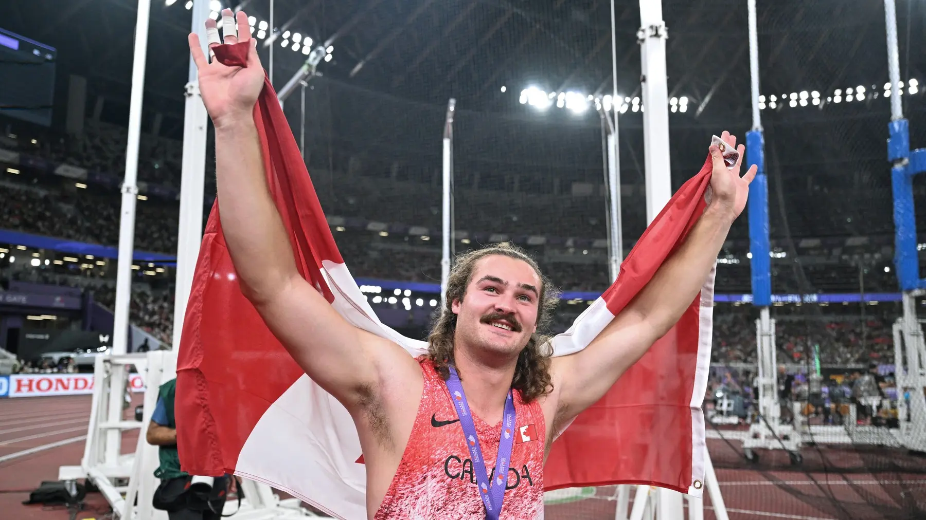 profimedia, Itan Katcberg, bacanje kladiva-68c96d1f54db3.webp