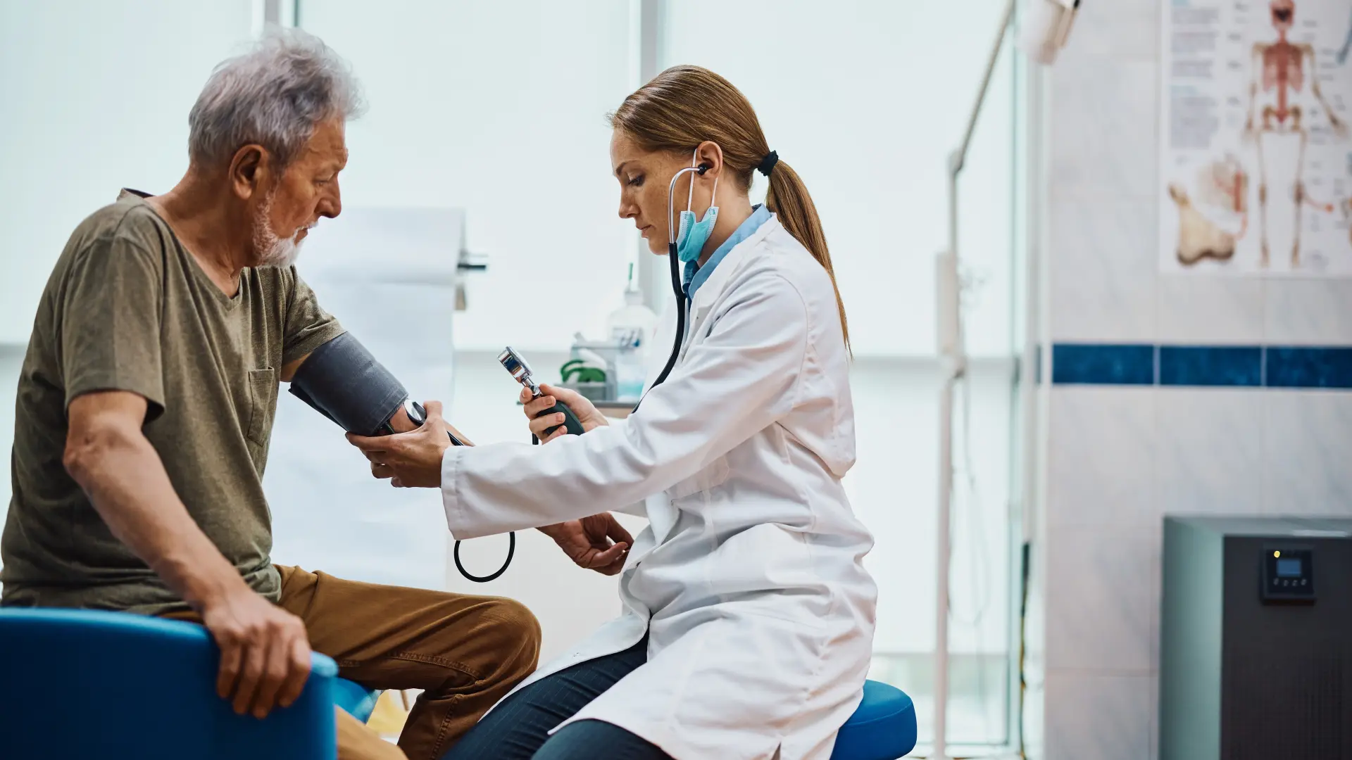 shutterstock, lekarski pregled, doktor, bolnica, pacijent, lečenje-68caecc1cee0d.webp