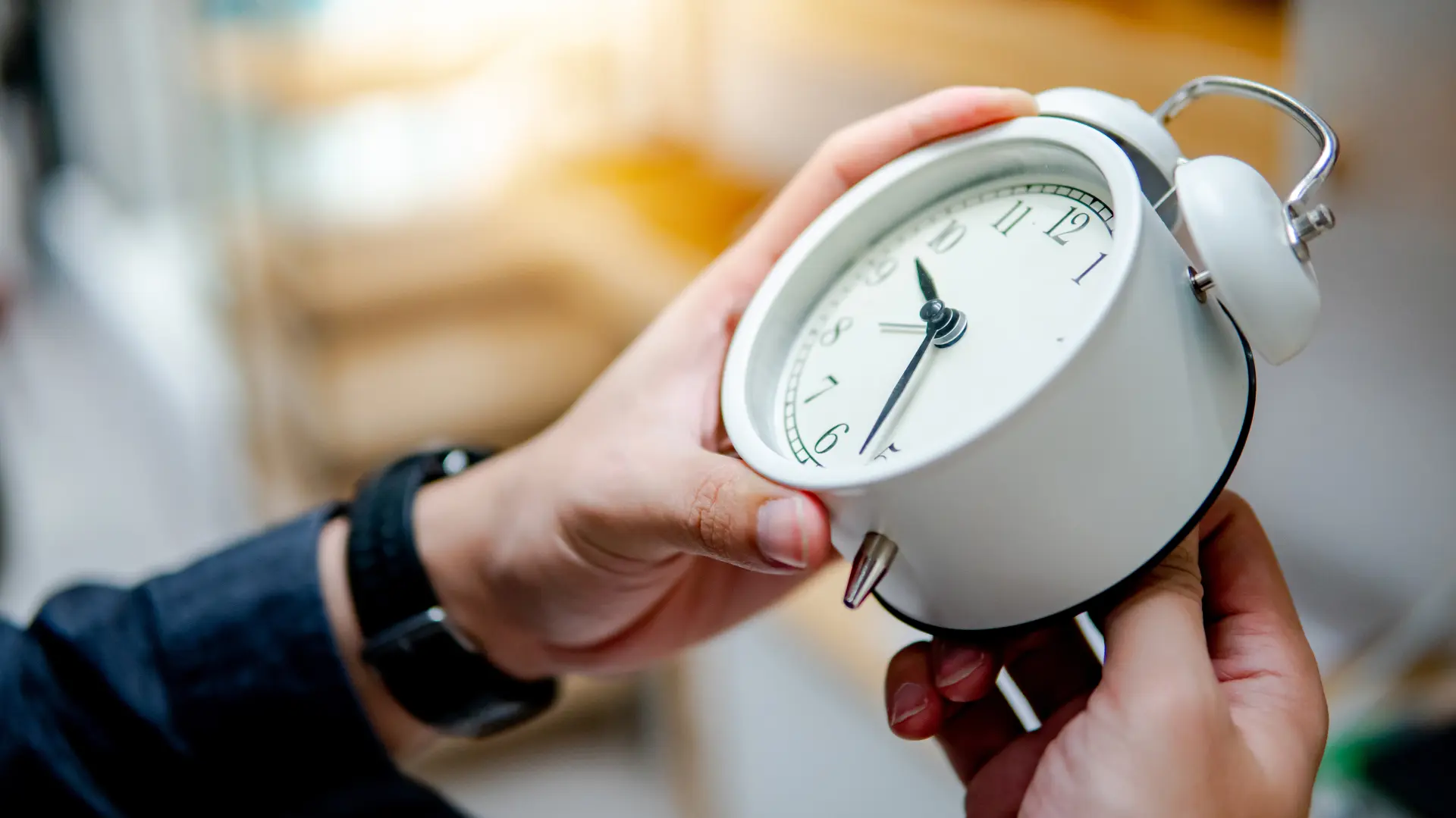 shutterstock_1422003920 letnje zimsko računanje vremena pomeranje sata sat vreme-68c7b47b48aab.webp