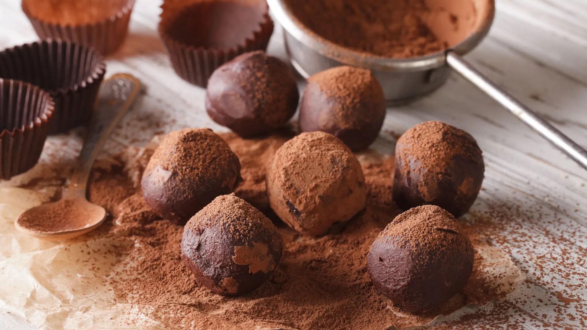 shutterstock_366861866 rum kuglice bombice čokoladne kolač-68caaa53eeddb.webp