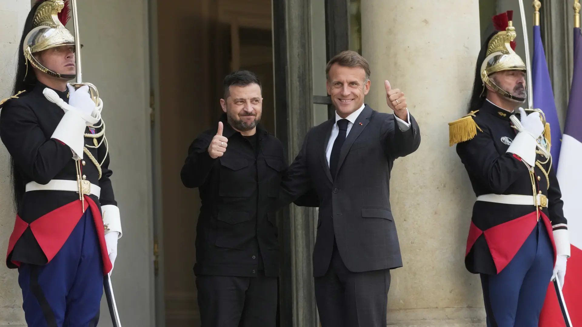 volodimir zelenski, emanuel makron - 3 sept 2025 - AP Photo Michel Euler-68b88d0aa909c.webp