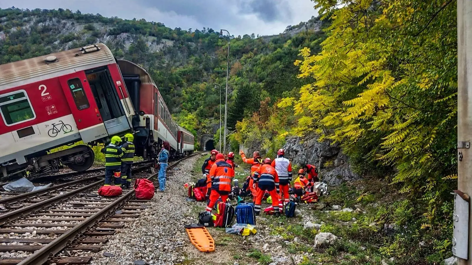 železnička saobraćajna vozna nesreća u slovačkoj, 13 okt 2025 - Slovak Police via AP - AP25286349095745-68ed01ee38954.webp
