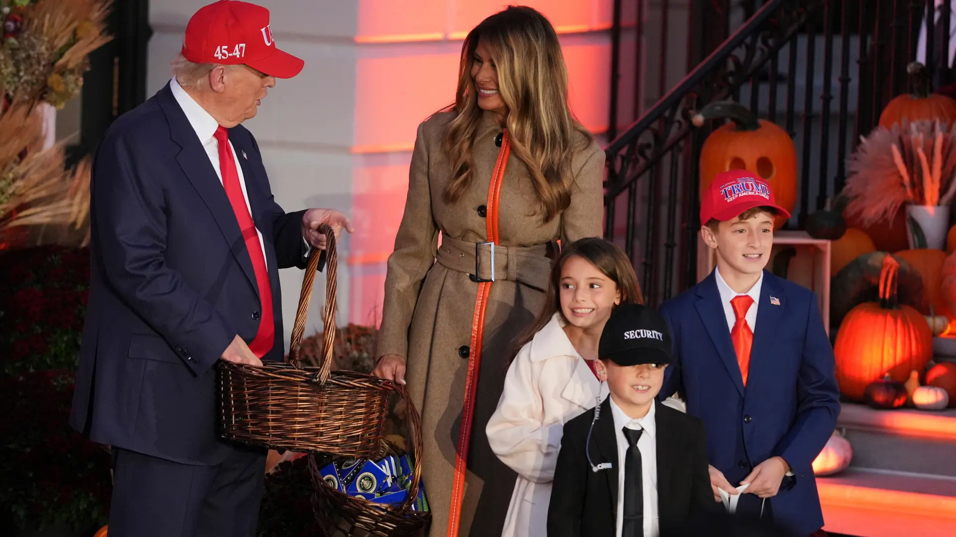 AP PhotoJacquelyn Martin, donald tramp melanija noć veštica-6904d288073b3.webp