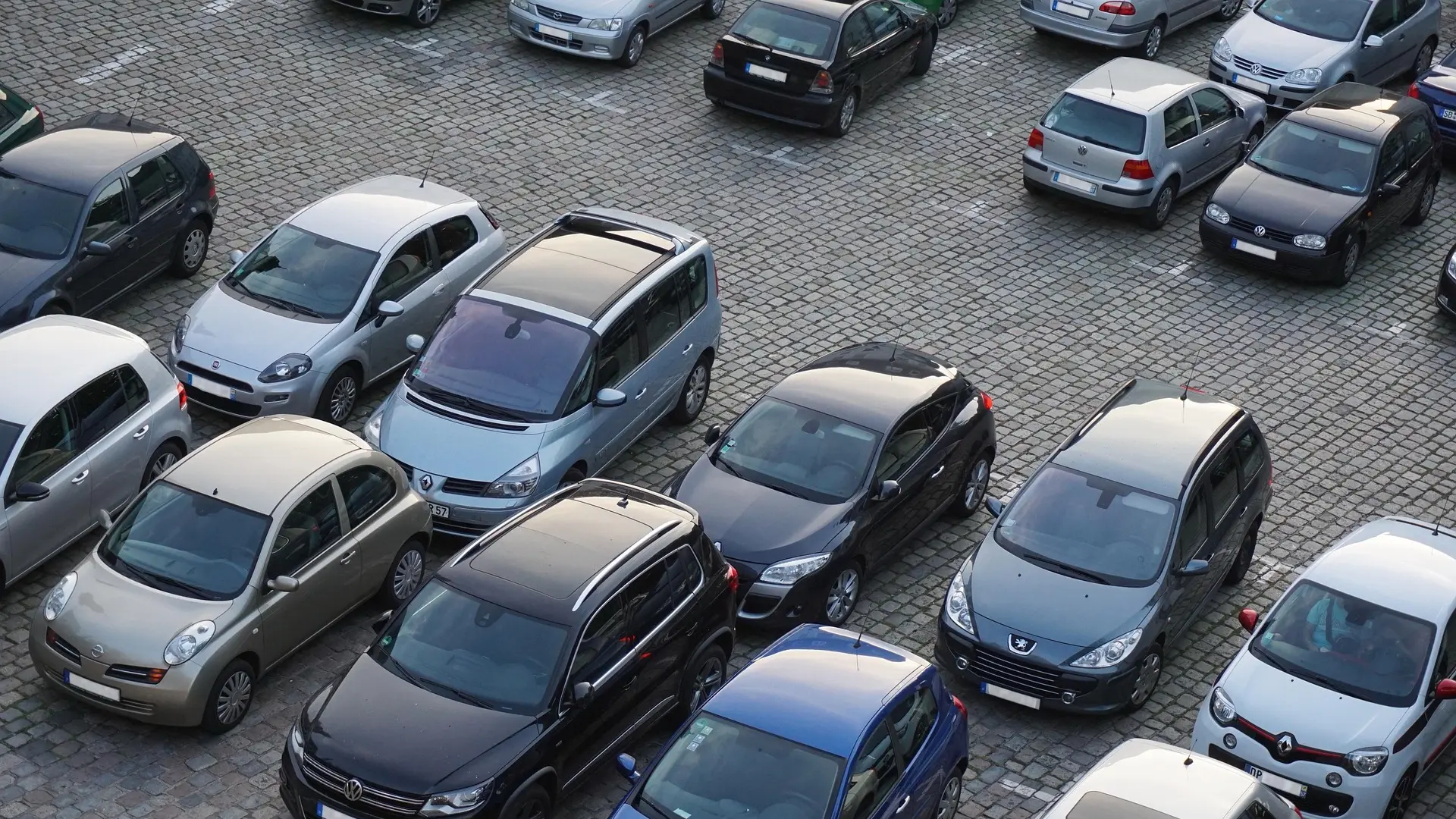 Parking automobili-68fb765582665.webp
