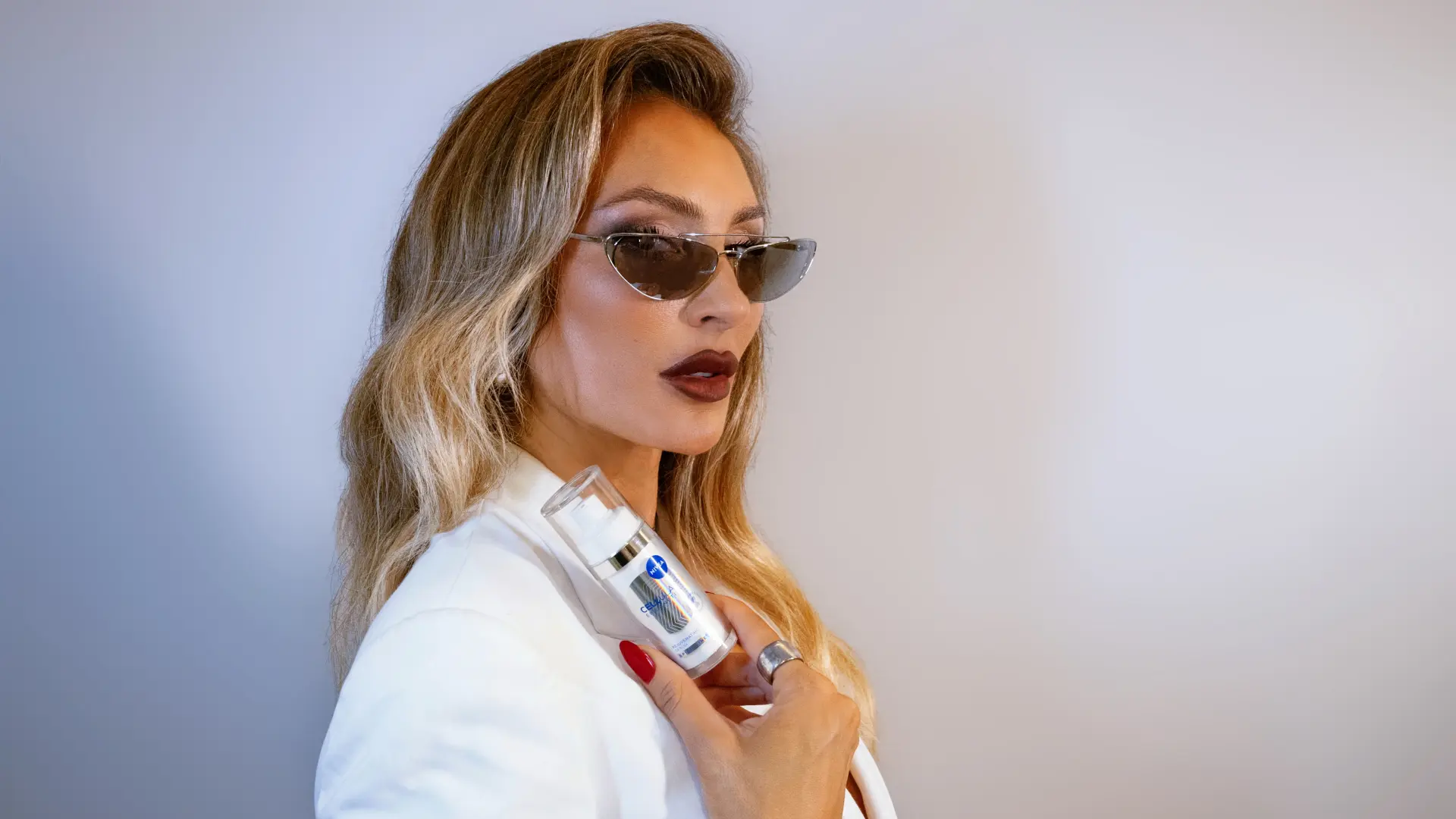 SenidaH_new photo -68e3b3030a961.webp