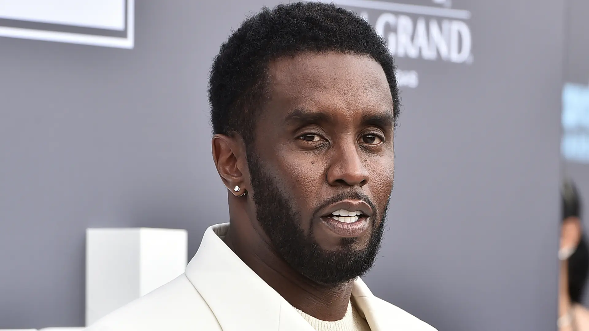 Tanjug, Šon Didi Kombs-68df99a6d5c1f.webp