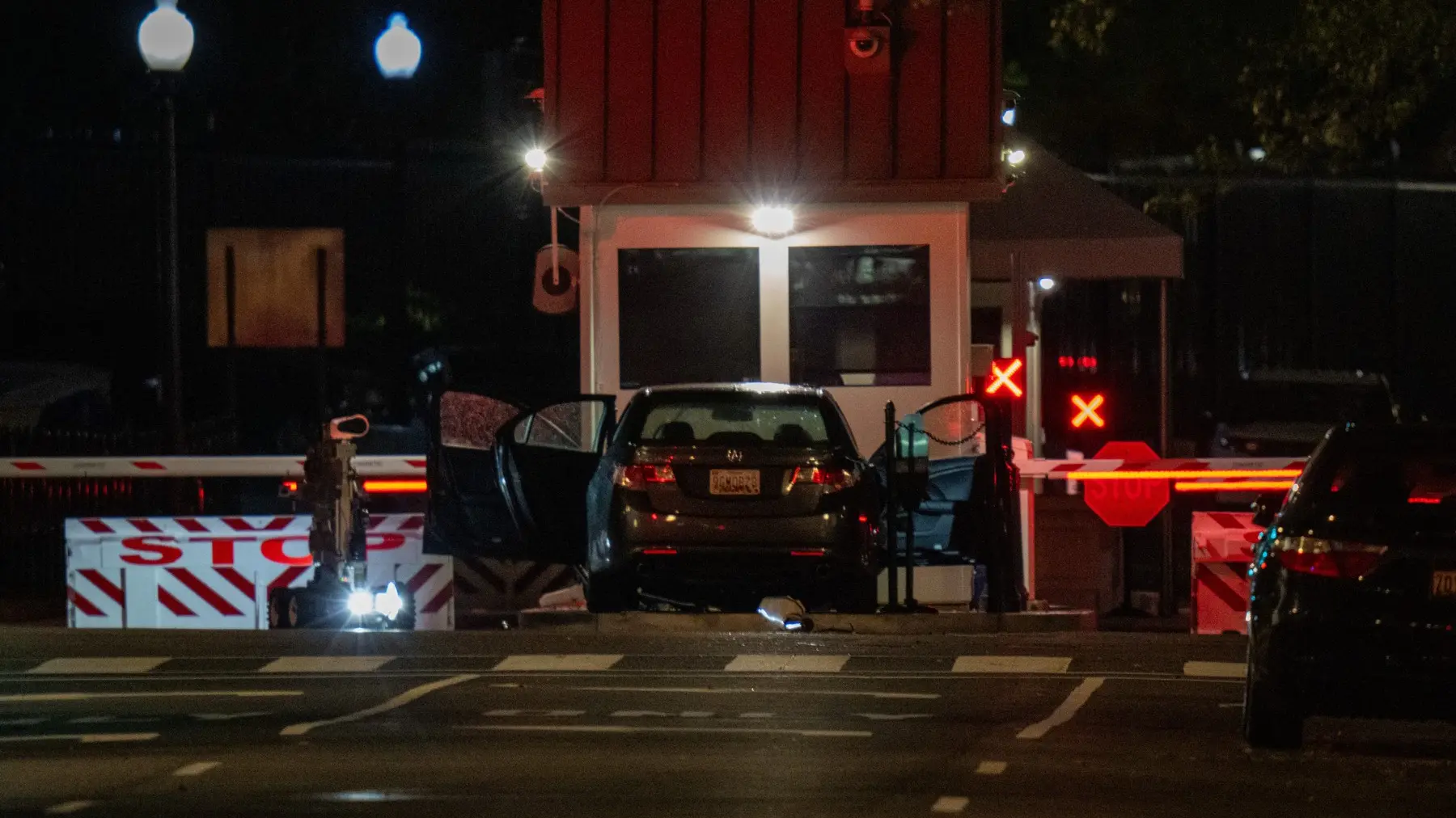 automobil se zakucao u kapiju Američke tajne službe u Vašingtonu, američka tajna služba, 21 okt 2025 - profimedia-1047292803-68f87d45b66a6.webp